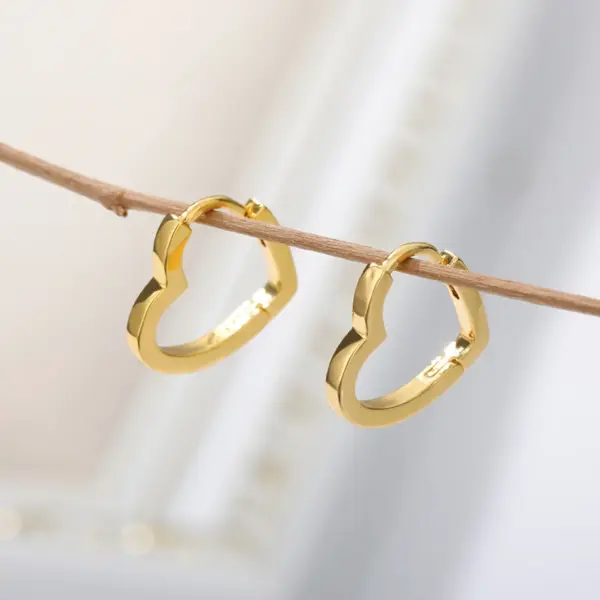 Wholesale PVD Coated Real Gold Plated 18K Gold Heart Shape 304 Stainless Steel Vintage Style Simple Style Waterproof Non Tarnish Earrings
