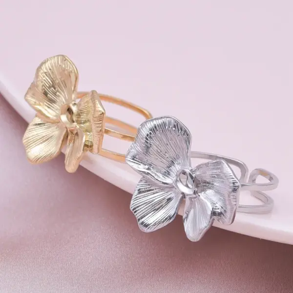 Wholesale PVD Coated Real Gold Plated 18K Gold Flower 304 Stainless Steel IG Style Simple Style Waterproof Non Tarnish Open Rings
