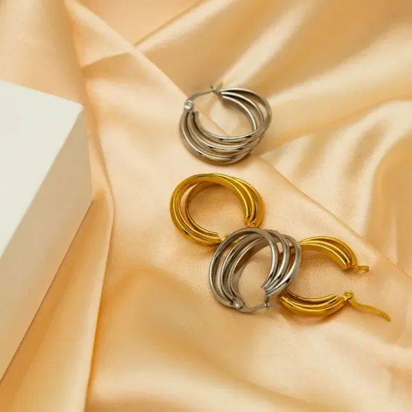Wholesale PVD Coated 18K Gold Plated Semicircle Stainless Steel IG Style Commute Waterproof Non Tarnish Hoop Earrings