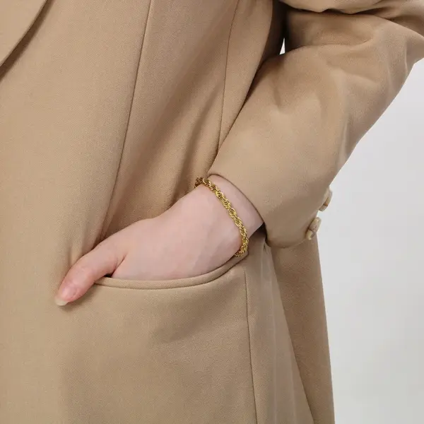 Wholesale Ion Plating (IP) 18K Gold Plated Twist 304 Stainless Steel Simple Style Waterproof Non Tarnish 304 Stainless Steel Bracelets