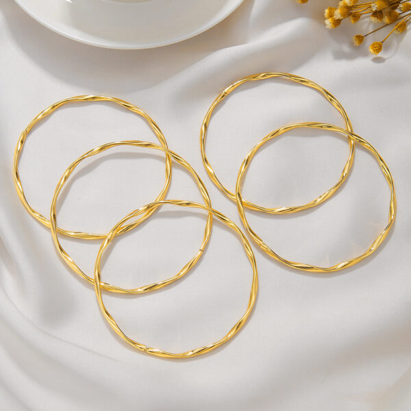 Wholesale Live Hot Mobius Bracelet suit Green Ring Gold Niche Design Simple Irregular Bracelet Bracelet for Women