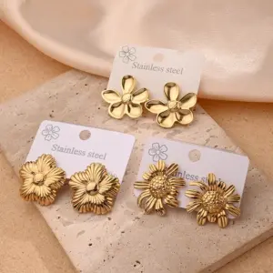 Wholesale 1 Pair/Package Casual Modern Style Sunflower Flower Polishing Plating 201 Stainless Steel 18K Gold Plated Earrings