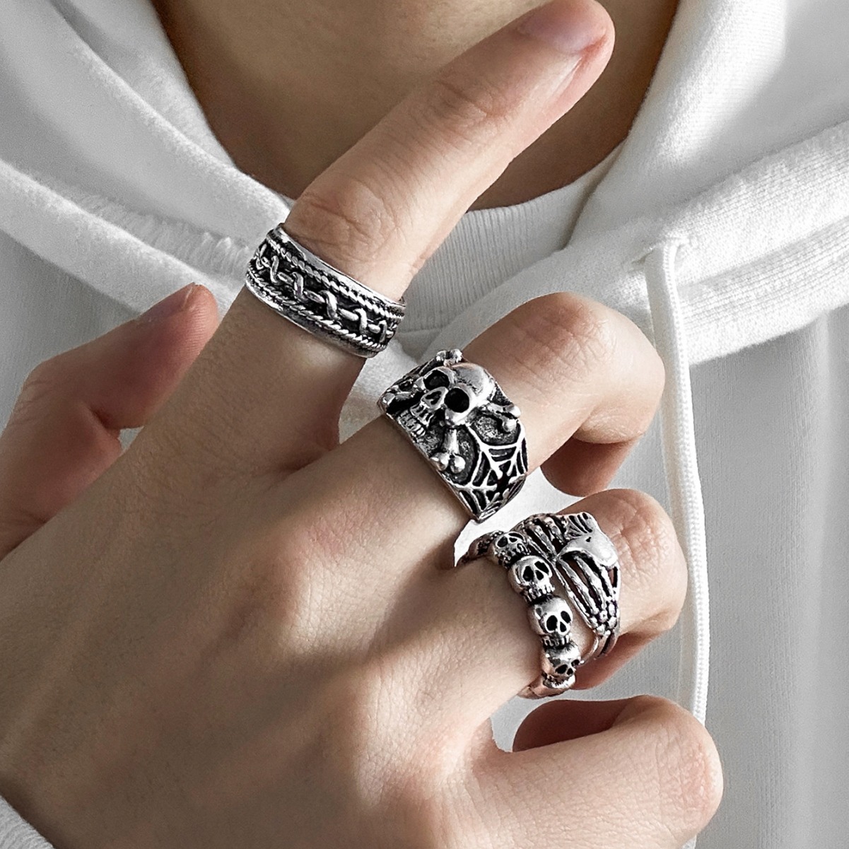 Wholesale European and American fashion jewelry men's punk exaerated ring Gothic style imp skull heart ring 4-piece set