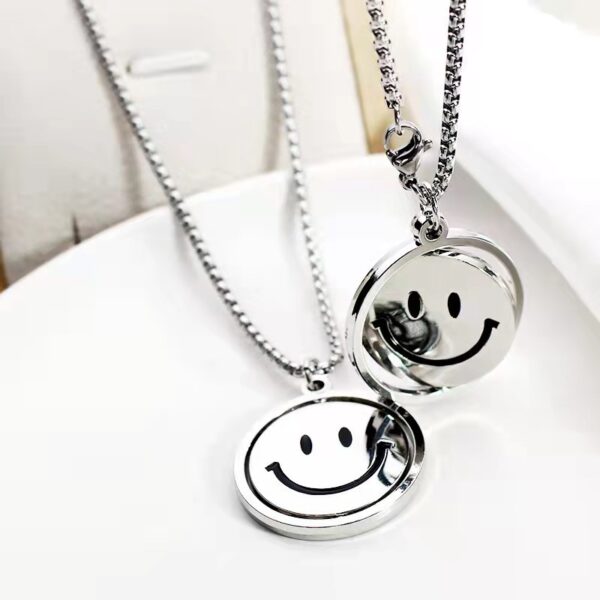 Wholesale Amazon Stainless Steel Rotating Smiley Sweater Necklace Hip-Hop European and American Long Style 2023 New Ins Jewelry Versatile