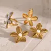 Wholesale 304 Stainless Steel Flower PVD Coated Pearl 18K Real Gold Plated Real Gold Plated Sweet Simple Style Classic Style Waterproof Non Tarnish Gold Rings