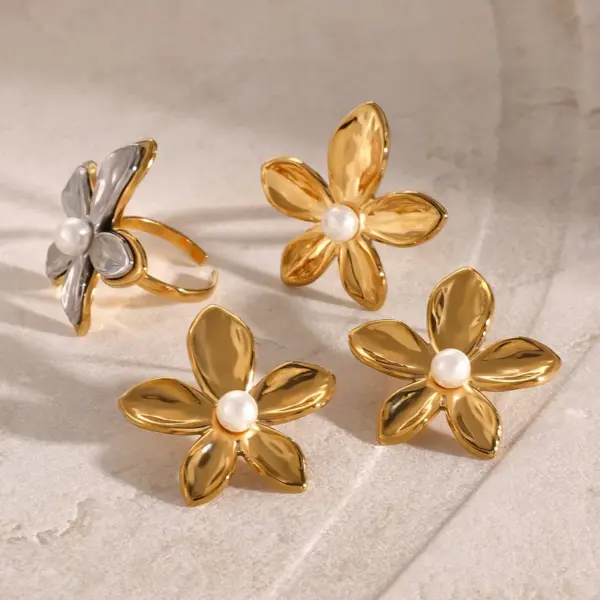 Wholesale 304 Stainless Steel Flower PVD Coated Pearl 18K Real Gold Plated Real Gold Plated Sweet Simple Style Classic Style Waterproof Non Tarnish Gold Rings