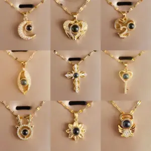 Wholesale Fashionable Love You Heart Projection Necklace Women Design Lockbone Chain Jewelry In Hundred Languages For Valentine's Day