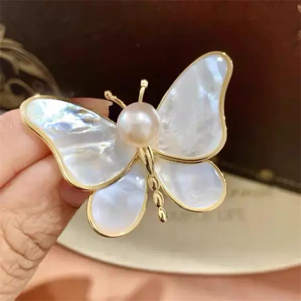 Sweet Pin Butterfly Alloy Artificial Pearls Women'S Brooches