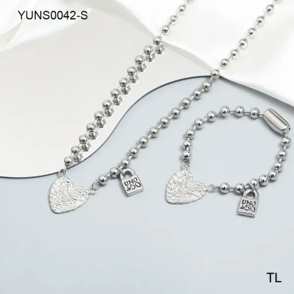 304 Stainless Steel Heart Shape PVD Coated Stone-Free Real Gold Plated Casual Simple Style Classic Style Waterproof Non Tarnish Plating Cuban Link Chain Curb Chain Ball Chain Figaro Chain Gold Bracelets Necklace