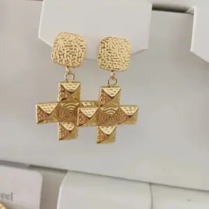 Earrings / Gold