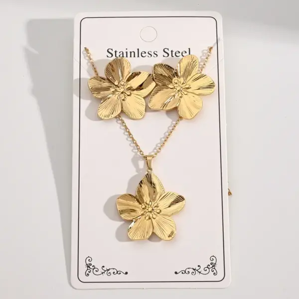 Wholesale Gold Plated Flower Earrings Necklace Set 304 Stainless Steel Water Dipped Elegant Casual Women Jewelry Set For Holiday And Daily Use