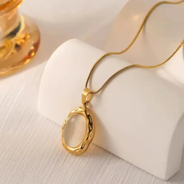 Wholesale 304 Stainless Steel Oval PVD Coated Cat's Eye Stone 18K Real Gold Plated Retro Waterproof Non Tarnish Inlay Pendant Necklace