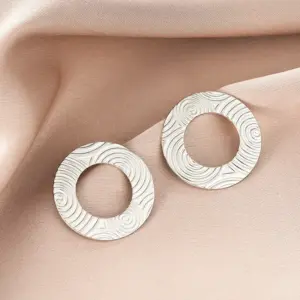 E1381-B (a Pair of Silver Ear Studs)