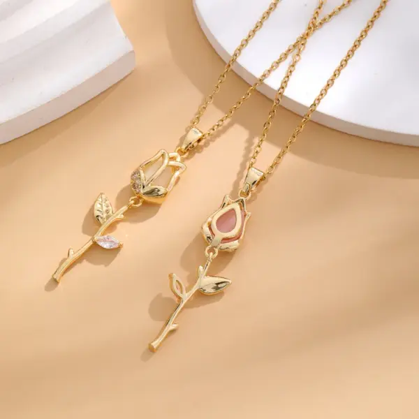 Water Plating Vacuum Plating 18K Gold Plated Tulips Titanium Steel Casual Classic Style Titanium Steel Pendant Necklace