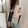 oly-024936eb8bbd25a394b1d885633a2b74 Wholesale large capacity tote bag women's underarm bag trendy autumn rtable