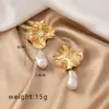 Wholesale 1 Pair Elegant Retro French Style Flower Plating Inlay Alloy Pearl Gold Plated Drop Earrings
