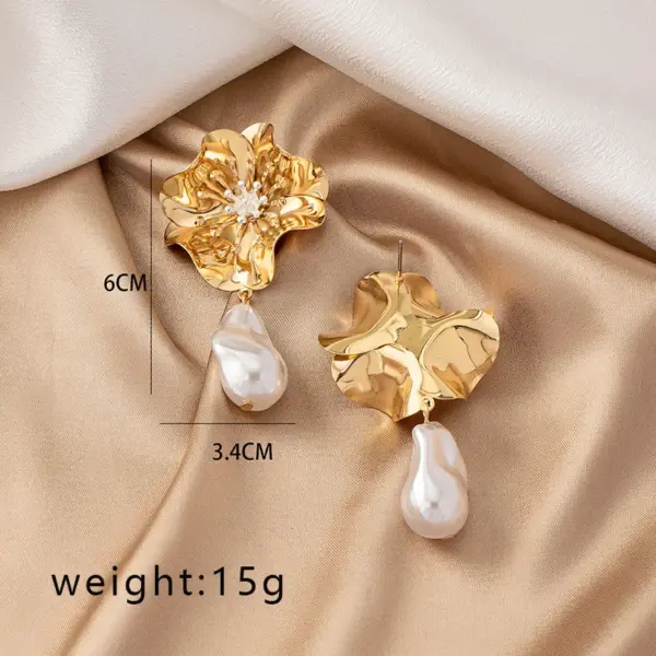 Wholesale 1 Pair Elegant Retro French Style Flower Plating Inlay Alloy Pearl Gold Plated Drop Earrings