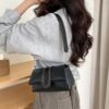 Wholesale French New Style Simple Shoulder Bag for Women, Versatile Retro Fashion Commuter Bag, High-End Niche Flip Armpit Bag