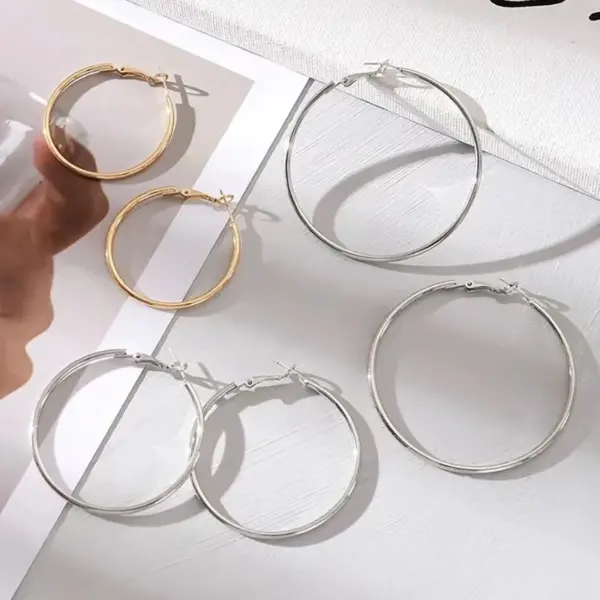 201 Stainless Steel Round Electroplating 18K Gold Plated Basic Simple Style Classic Style Earrings