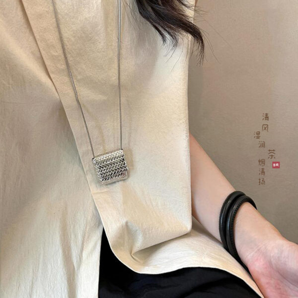 Wholesale Bag snake chain necklace niche cold wind long sweater chain fashion simple high sense necklace manufacturers