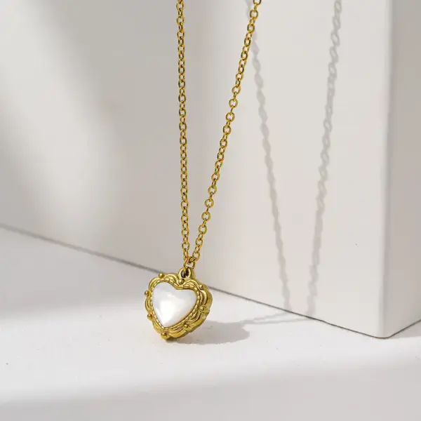 oly-02d5c2c6ca49b211da5e4ebb00d4b179 Wholesale PVD Coated Real Gold Plated 18K Gold Heart Shape 304 Stainless Steel Simple Style Waterproof Non Tarnish 304 Stainless Steel Pendant Necklace