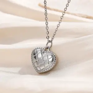 Silver / One Size / Diamond Pattern