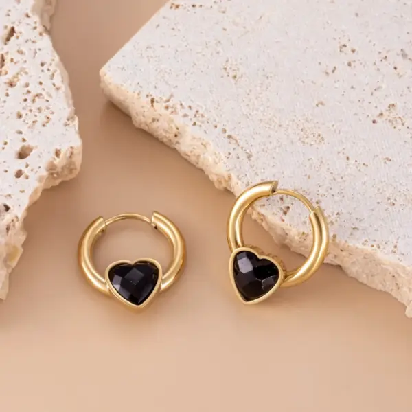 Wholesale PVD Coated Round Oval Heart Shape 304 Stainless Steel Vintage Style Simple Style Classic Style Waterproof Non Tarnish Earrings