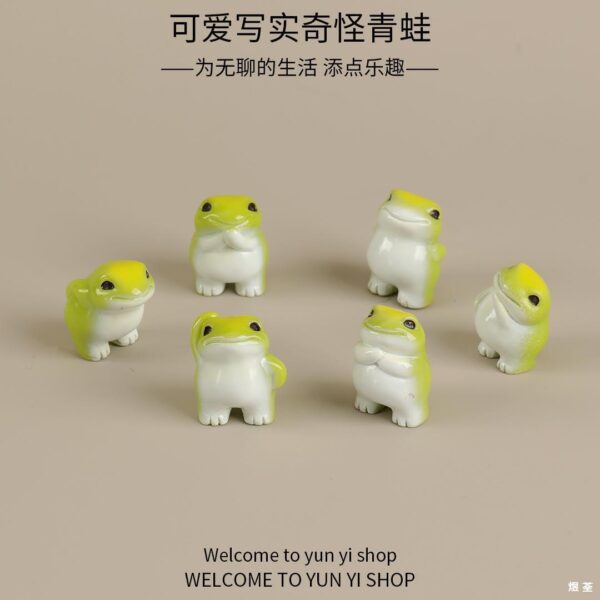 Wholesale Landscape frog figurine aessories, decorative resin desktop crafts, ornaments