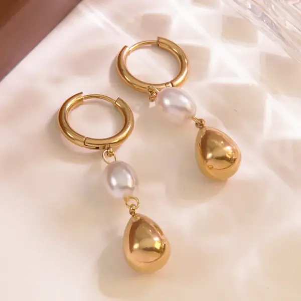 Wholesale Ion Plating (IP) 18K Gold Plated Geometric Water Droplets 304 Stainless Steel Classic Style Streetwear Waterproof Non Tarnish Charm Sleeper Hoop Earrings Drop