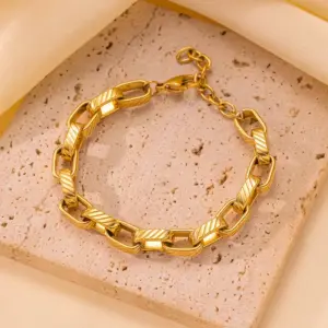 Qye134 Square Ring Bracelet / Gold