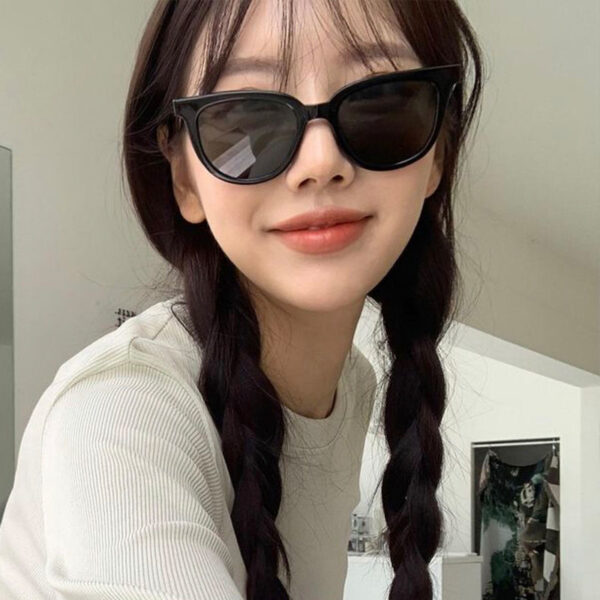 Wholesale Black sunglasses women's high-end sense ins decorative trend vintage glasses Korean wave Street shooting box sunglasses