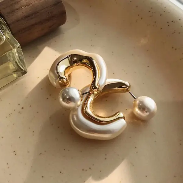 Copper C Shape Electroplated Pearl KC Golden Plated Casual Elegant Plating Inlay Apricot White Ear Studs