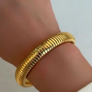Width 10mm, Length 18cm. / Gold