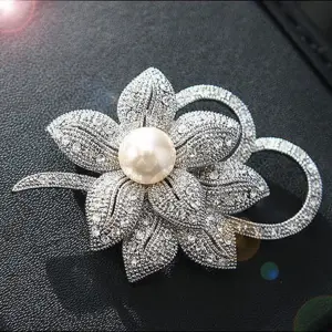 Wholesale Fashion Pin Flower Alloy Inlay Artificial Pearls Rhinestones Women'S Brooches