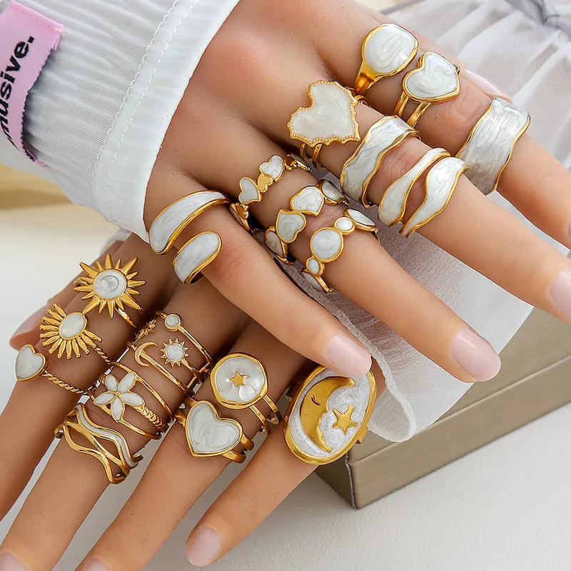 Wholesale PVD Coated 18K Gold Plated Round Heart Shape Flower 304 Stainless Steel Commute Shiny Waterproof Non Tarnish Rings
