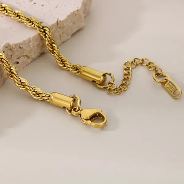 Wholesale Ion Plating (IP) 18K Gold Plated Twist 304 Stainless Steel Simple Style Waterproof Non Tarnish 304 Stainless Steel Bracelets