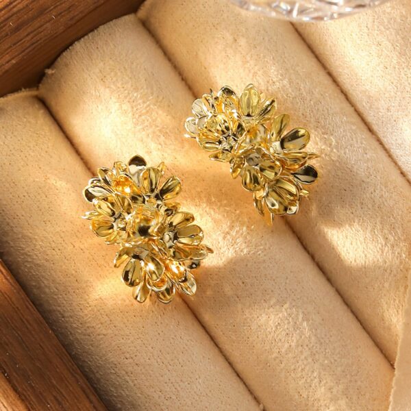 Wholesale Vintage Metal C Hoop Flower Earrings