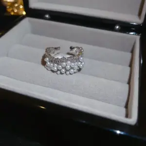 2# Ring-Silver-White