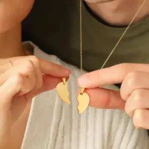 Wholesale PVD Coated Real Gold Plated Heart Shape 201 Stainless Steel 304 Stainless Steel Elegant Simple Style Classic Style Waterproof Non Tarnish 201 Stainless Steel Pendant Necklace