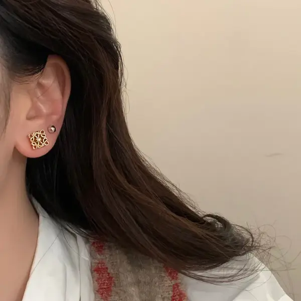 Wholesale Fashionable Geometric Hollow Out Earrings Women's Elegant Simple Design Small Fragrance Style Minimalist Versatile Ear Jewelry