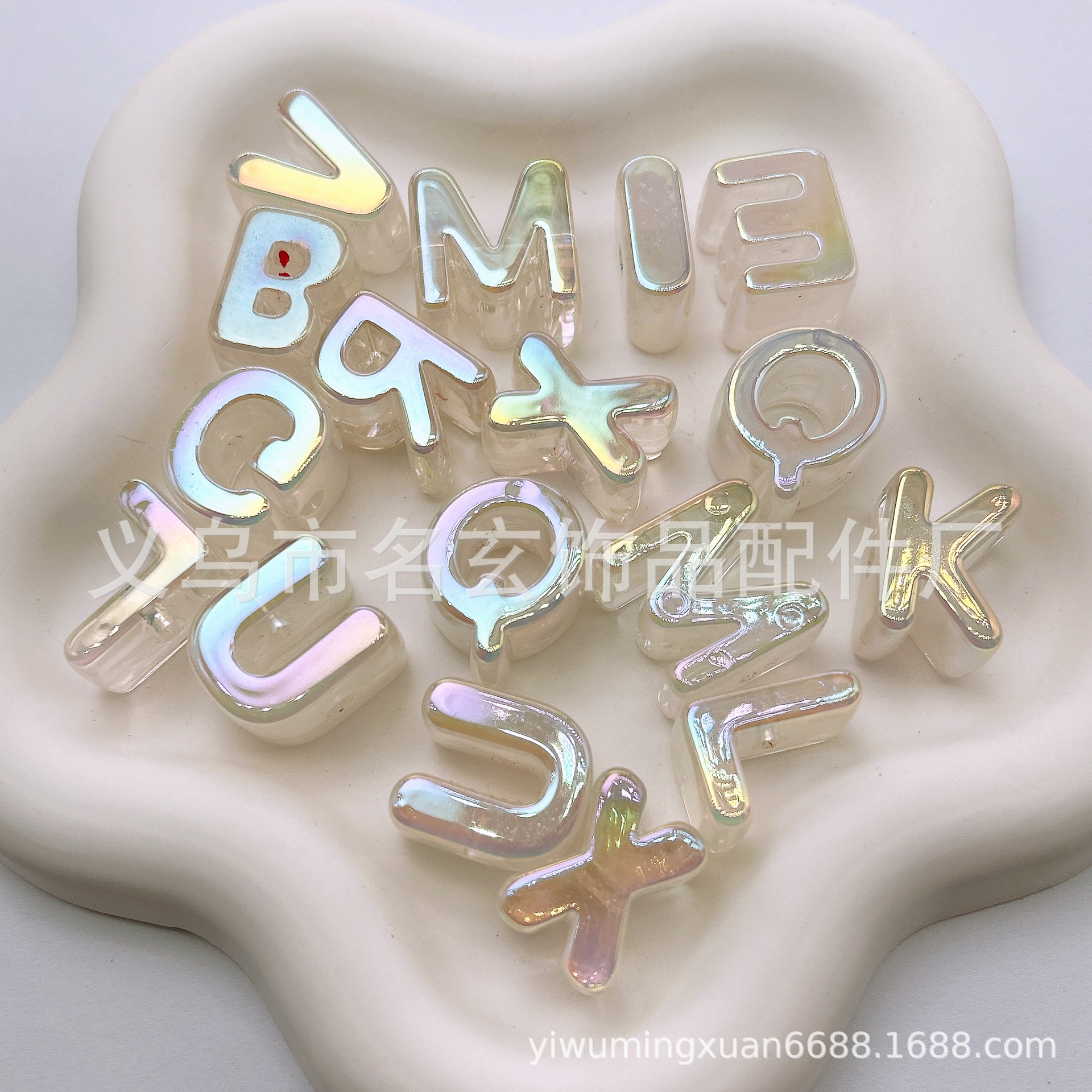 Wholesale Acrylic high-transparency cloud-like letter beads