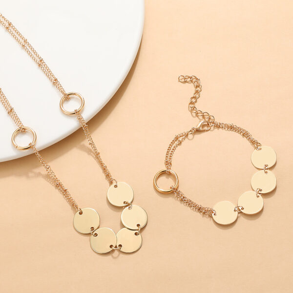 oly-04fcf01a7101542944f0fffc367d7c32 Wholesale Retro metal short disc clavicle chain