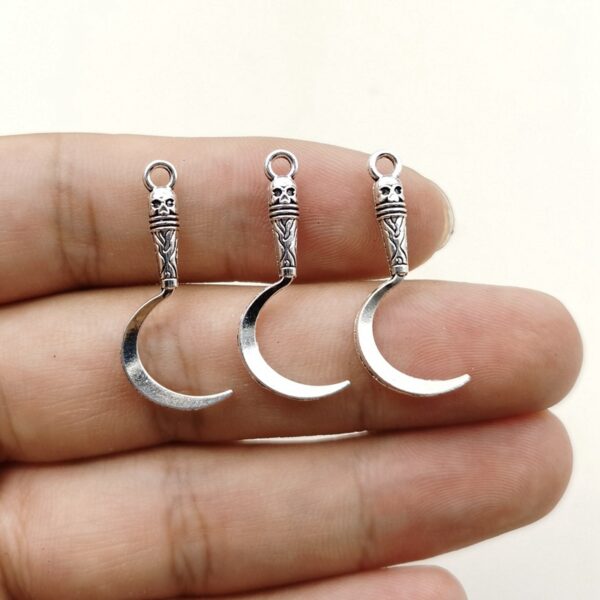 oly-052cff27417644b9f35414f3feba9bbd Wholesale ccessories sword weapon machete pendant pendant