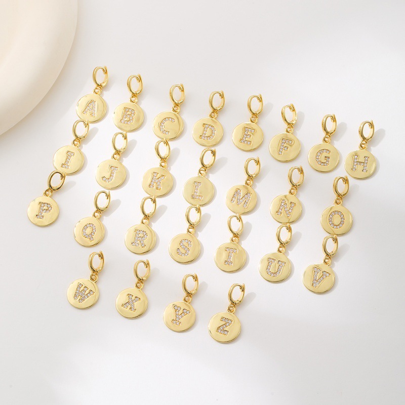 Wholesale DIY necklace, bracelet, pendant, and jewelry aessories featuring 26 round zircon-encrusted English alphabet tags.