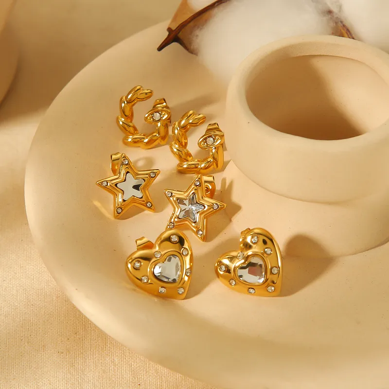 Wholesale PVD Coated Real Gold Plated Star Heart Shape 304 Stainless Steel Simple Style Commute Waterproof Non Tarnish Ear Studs