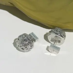 White Gold Color (with Biao)