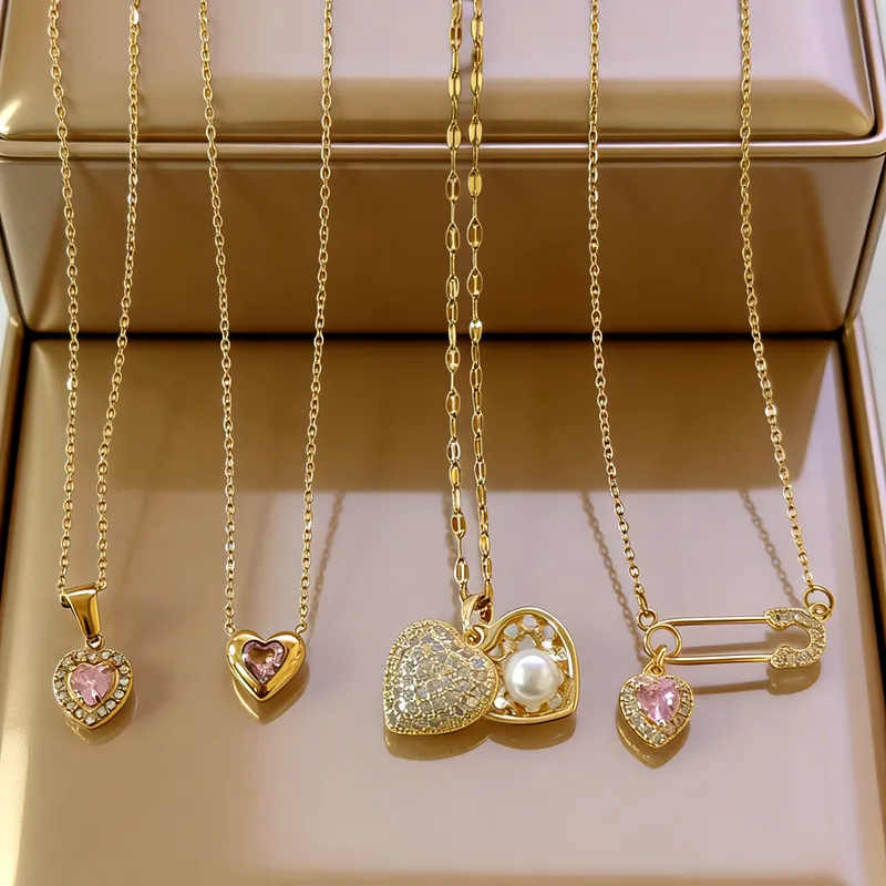 Wholesale S Fashion Style 18K Gold Plated 304 Stainless Steel Vacuum Electroplated Glass Heart-Shaped 3D Pendant Necklace Suitable For Men As A Valent