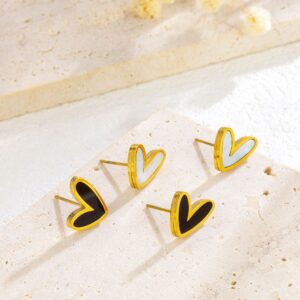 Heart-shaped white pearl earrings