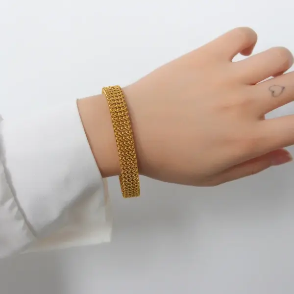 Wholesale PVD Coated 18K Gold Real Gold Plated C Shape 304 Stainless Steel Fashion Waterproof Non Tarnish Bangle
