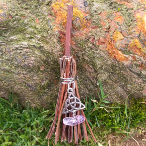 Branch broom Celtic knot gravel random / 10cm